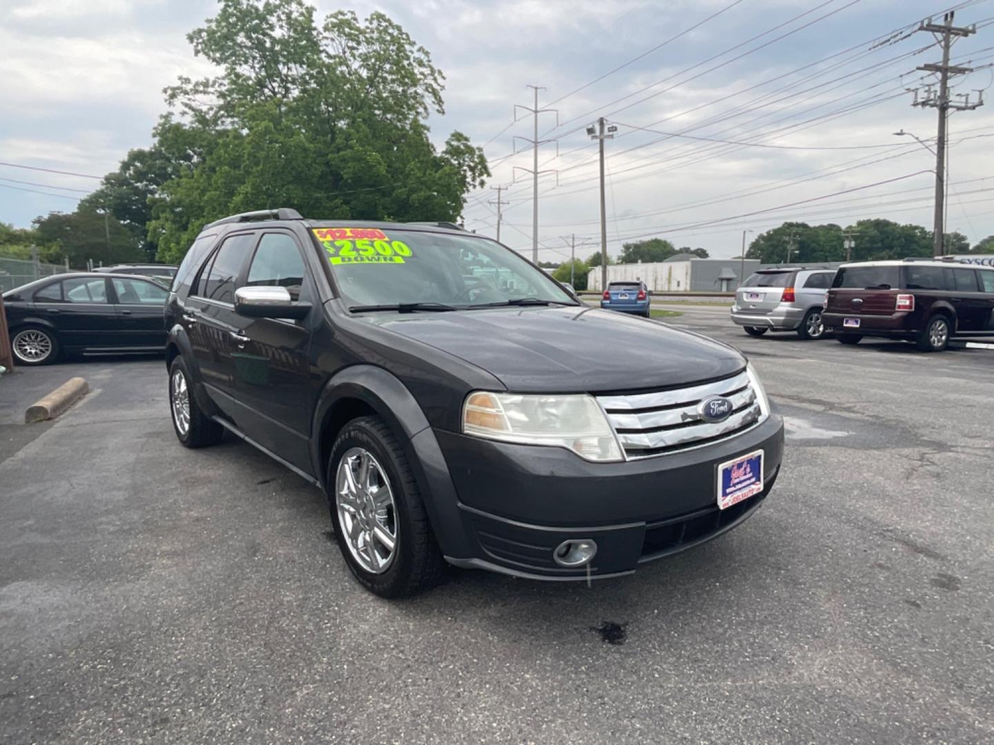 2008 Grey /Black Ford Taurus X Limited (1FMDK03W38G) , Automatic transmission, located at 5700 Curlew Drive, Norfolk, VA, 23502, (757) 455-6330, 36.841885, -76.209412 - Photo#2